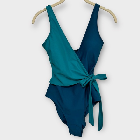 Quince Other - Quince One Piece Wrap Swimsuit Women's 4 Teal Sewn In Cups Classic Modest Pool